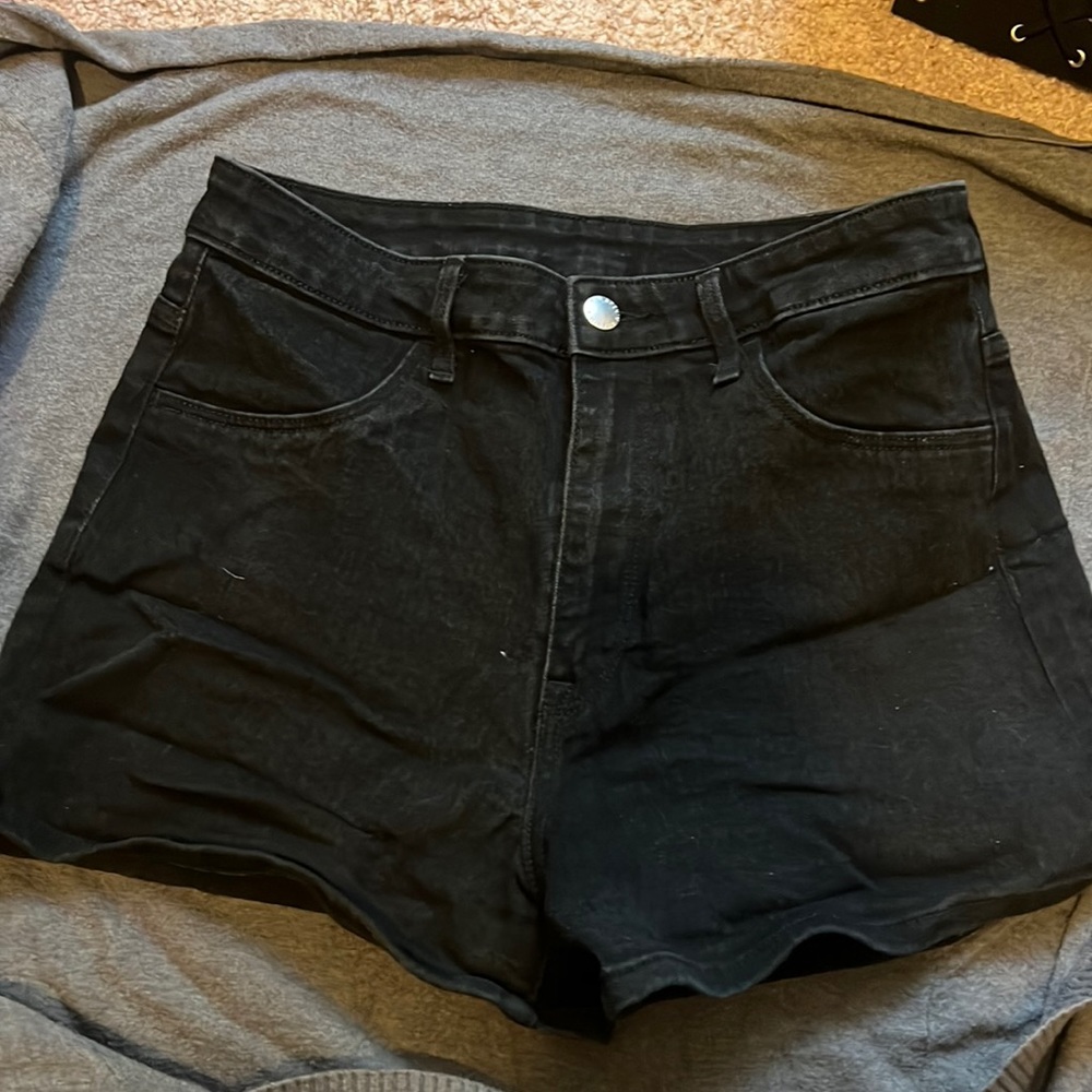 Gently used H&M shorts